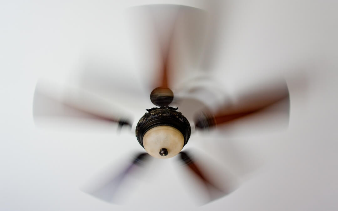 Are Ceiling Fans Supposed To Wobble, Ceiling Fan Blades Don T Spin